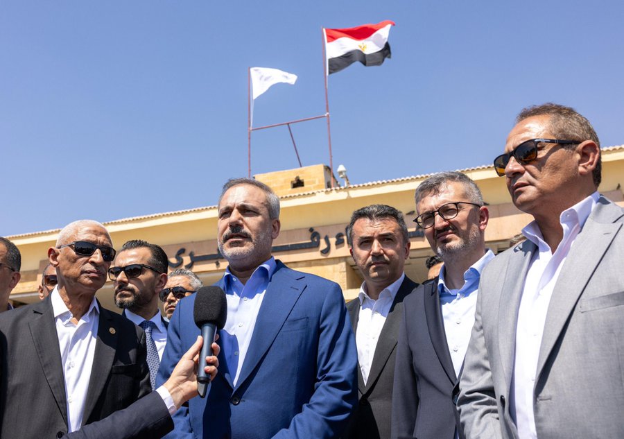 Turkey FM Fidan Denounces Gaza Genocide at Rafah Border