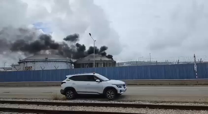 Iranian missiles strike oil refineries in Haifa