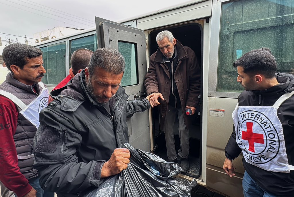 Five Palestinian prisoners released from Israeli jails