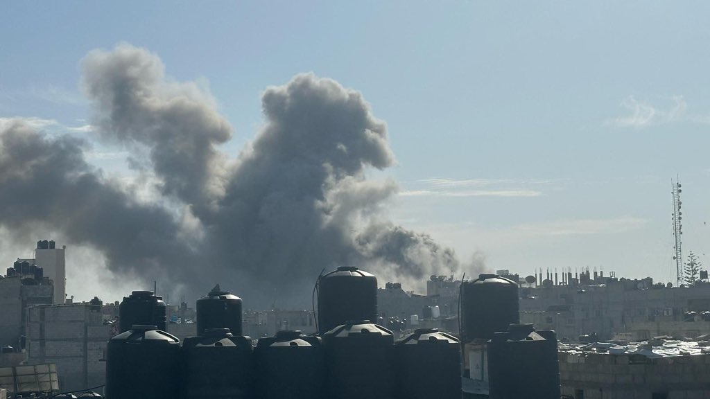 Israeli artillery bombing and infrastructure destruction in Gaza neighborhoods