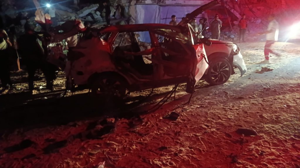 Israeli bombing kills and wounds civilians in Khan Younis vehicle strike