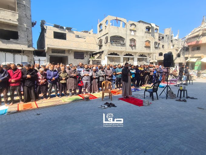 Friday Prayer Held Among Ruins of Destroyed Gaza Mosque