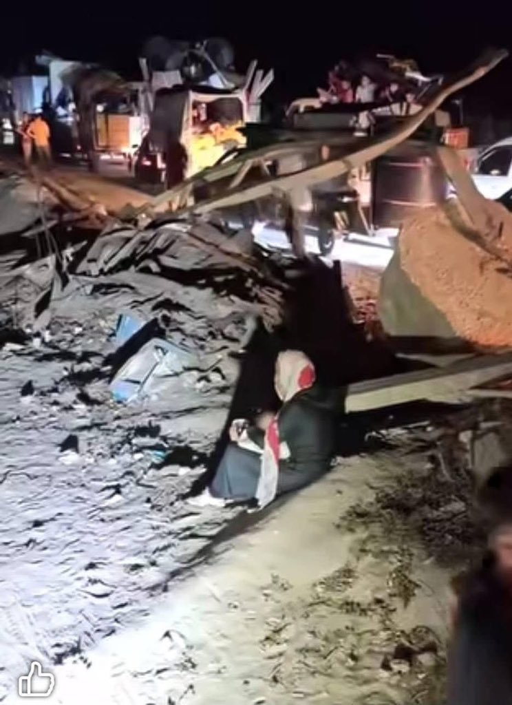 Exhausted Gazans fleeing Israeli fire