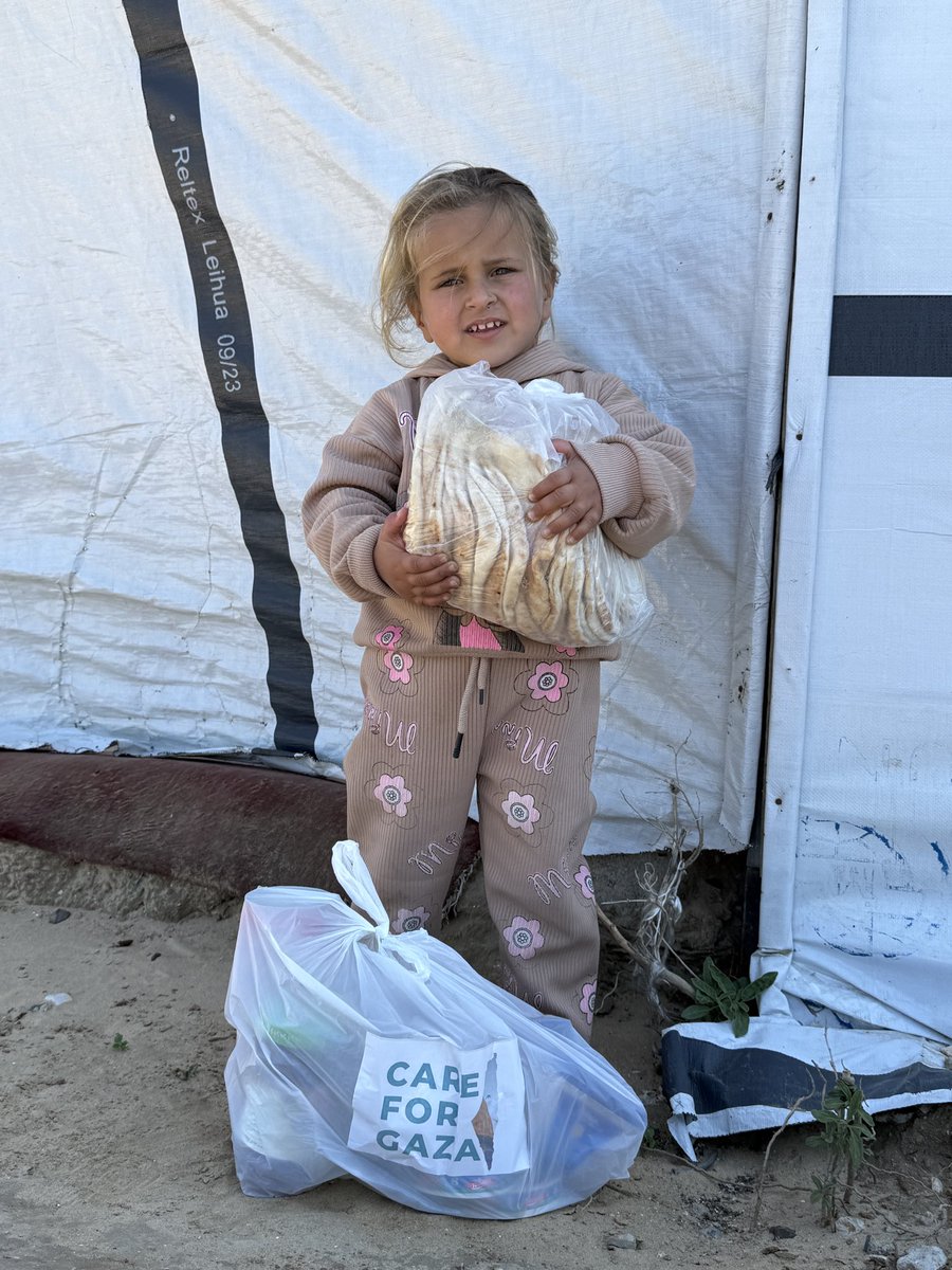 Fresh Bread Added to Suhoor Packages Delivered in Gaza