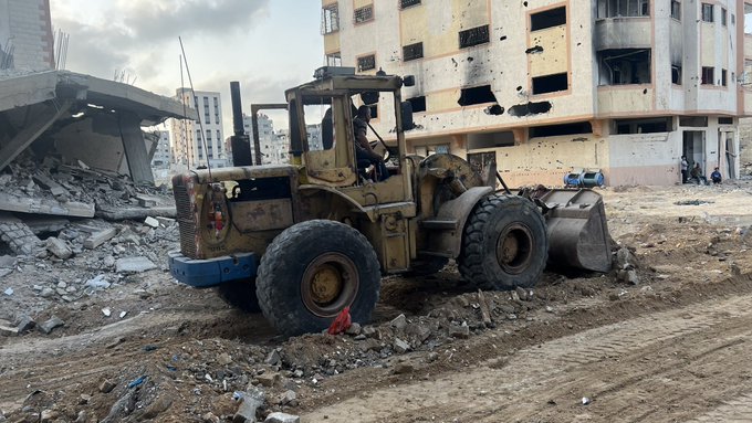 Life continues as Gaza residents clear rubble and reopen roads
