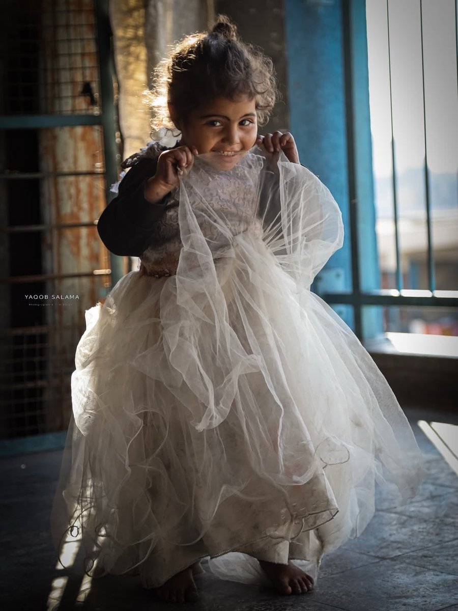 Gaza Girl’s Resilience and Hope Amid Siege and Destruction