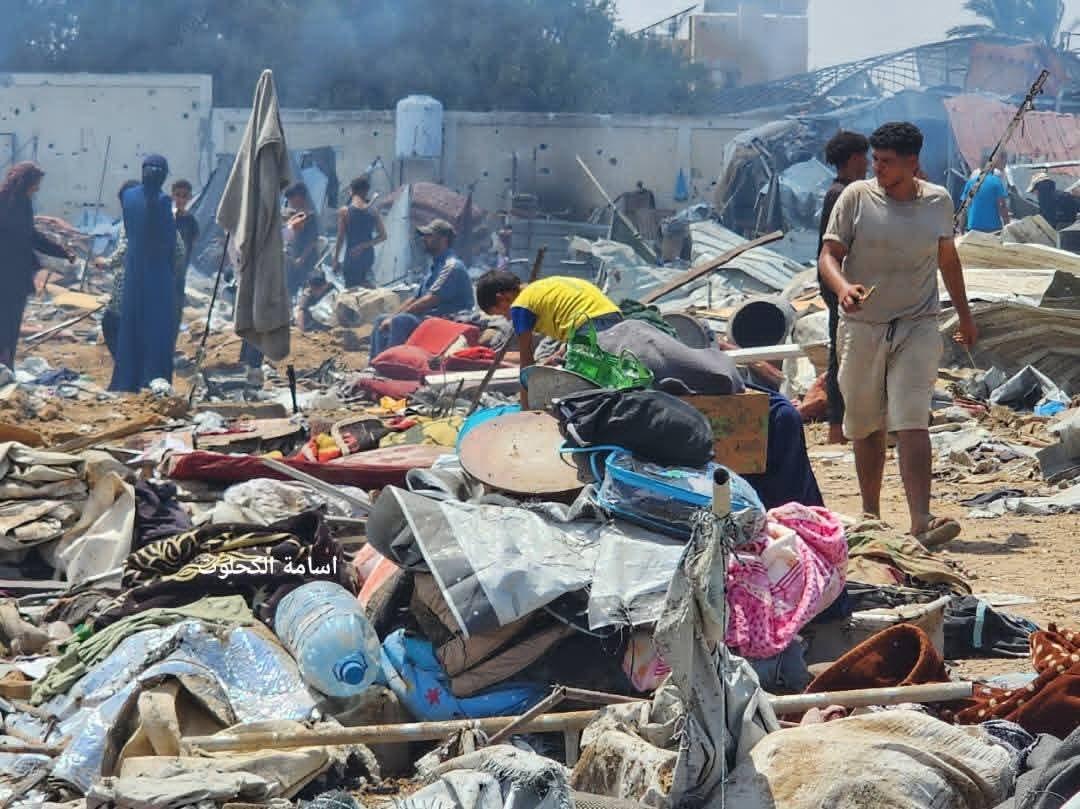 Hundreds of families flee destroyed Al-Manasra camp in Gaza