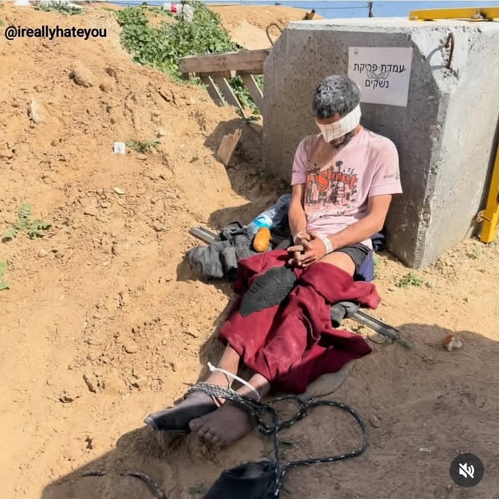 Israeli soldier shares image of Palestinian detainee upon service end