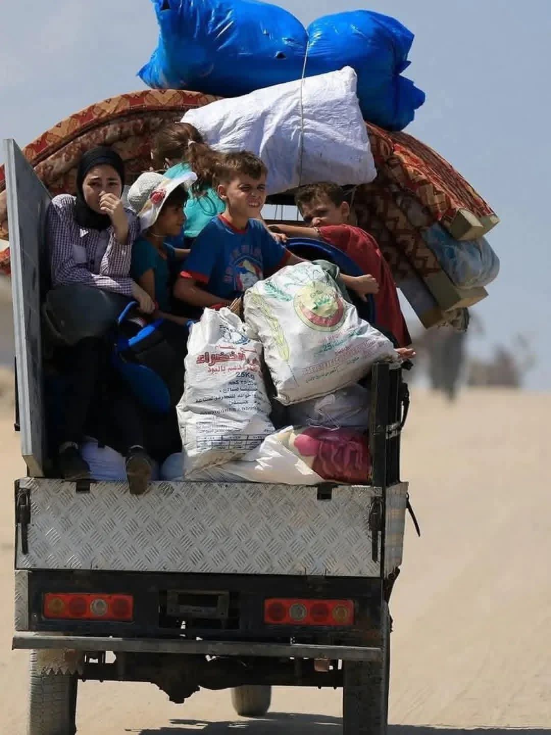 The indescribable feeling of displacement and farewell