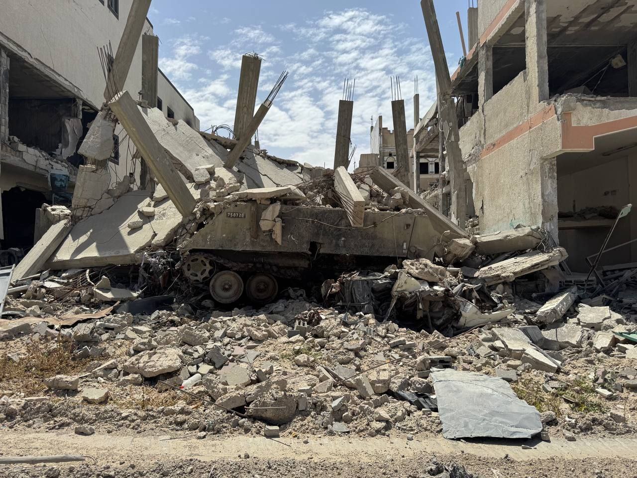 Israeli Army Uses Armored Vehicles to Destroy Palestinian Homes Gaza
