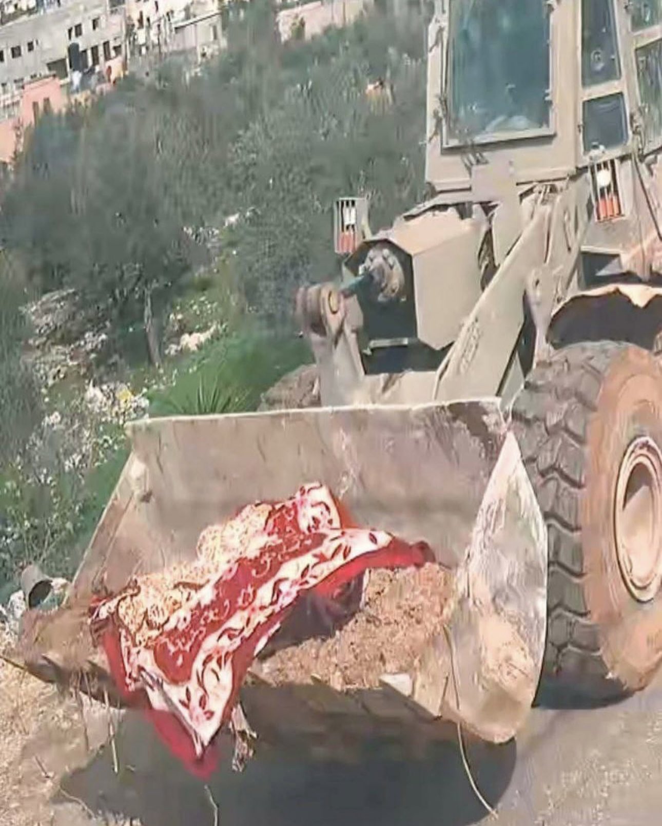 Israeli bulldozer mistreats bodies of martyrs in Nur Shams raid