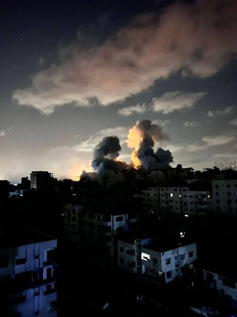 Intense airstrikes hit Gaza City near Al-Quds Hospital
