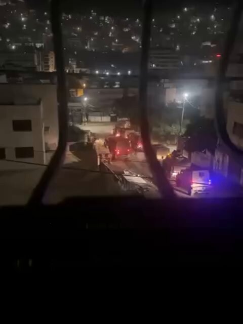 Occupation forces storm Halawa Street in Nablus for home demolition