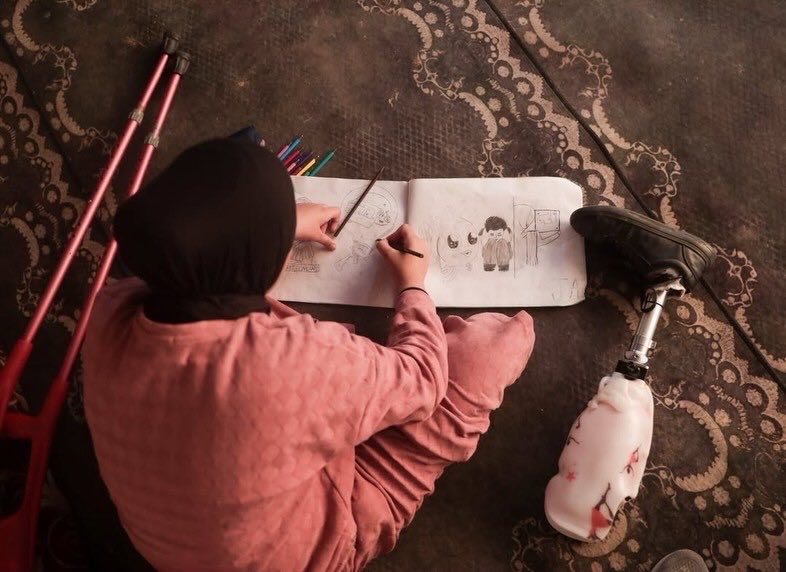 Young Artist Finds Healing Through Art Amid Displacement