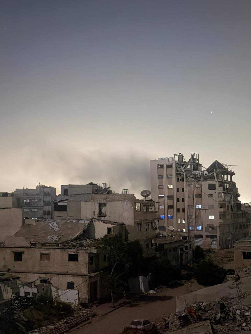 Israeli forces demolish buildings in Gaza City Al-Tuffah