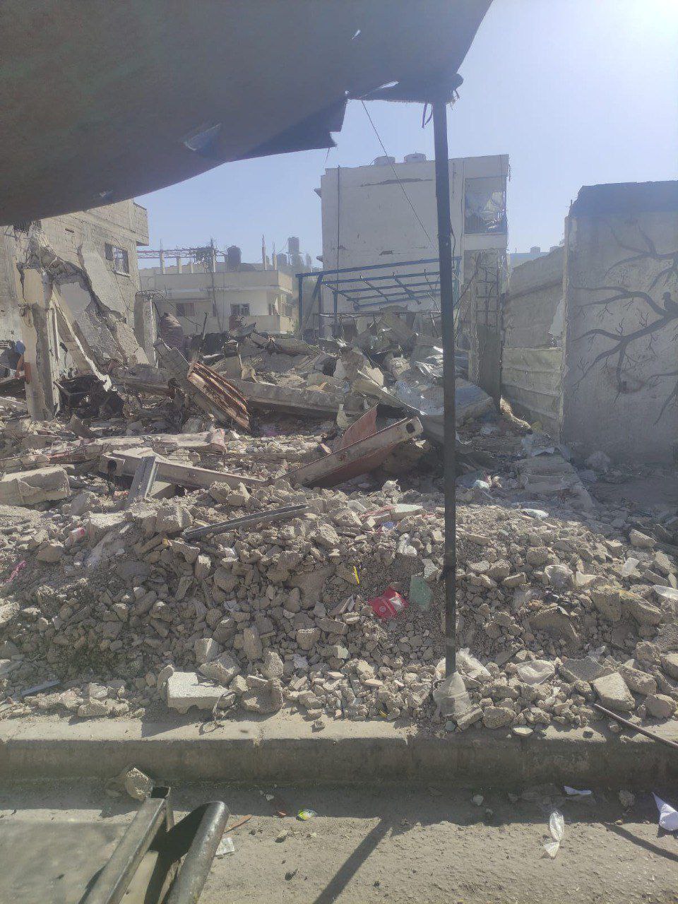Seven martyrs killed in air strike on UNRWA school in Nuseirat