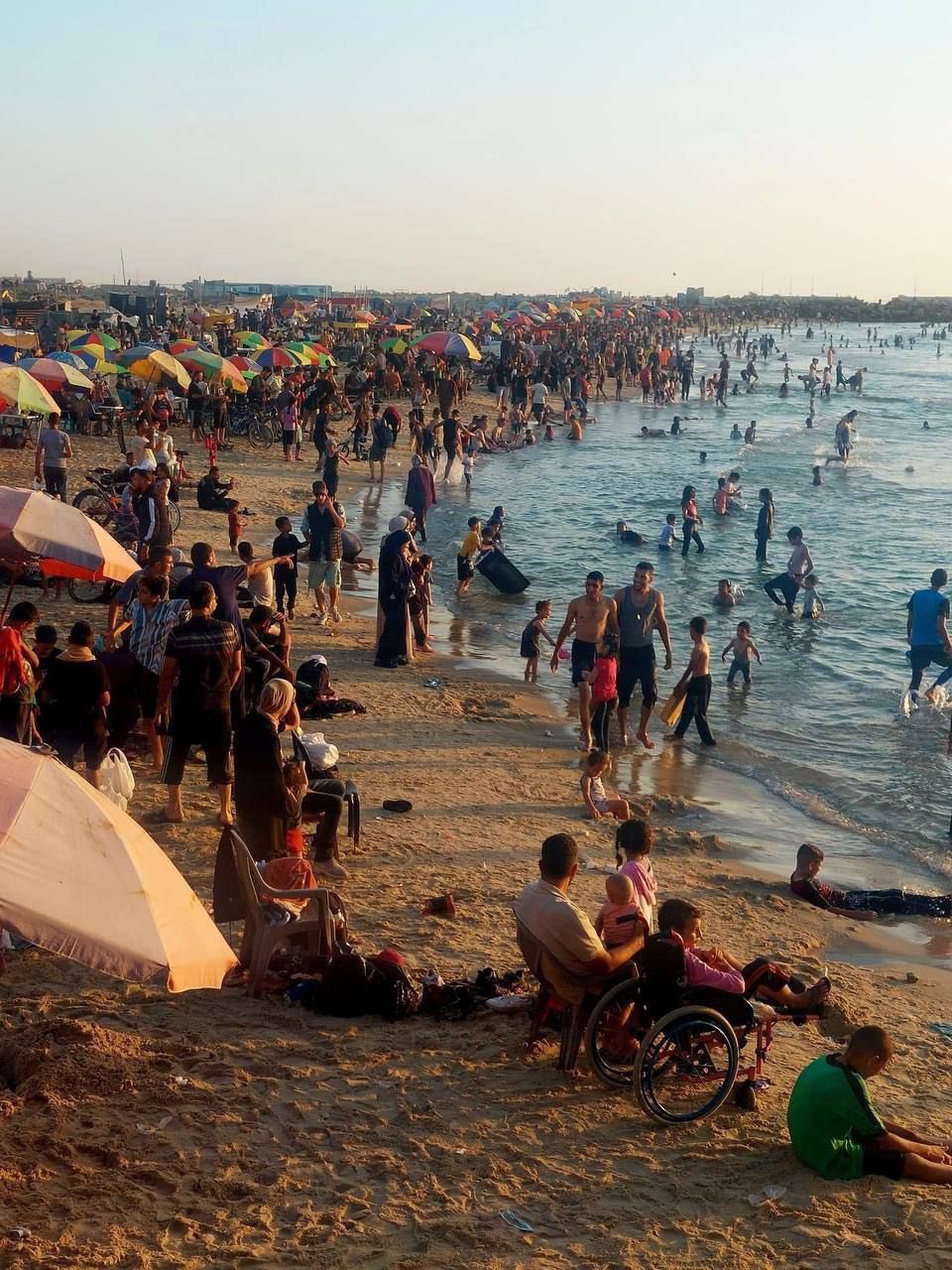 Palestinian Families Seek Refuge on Gaza Beach