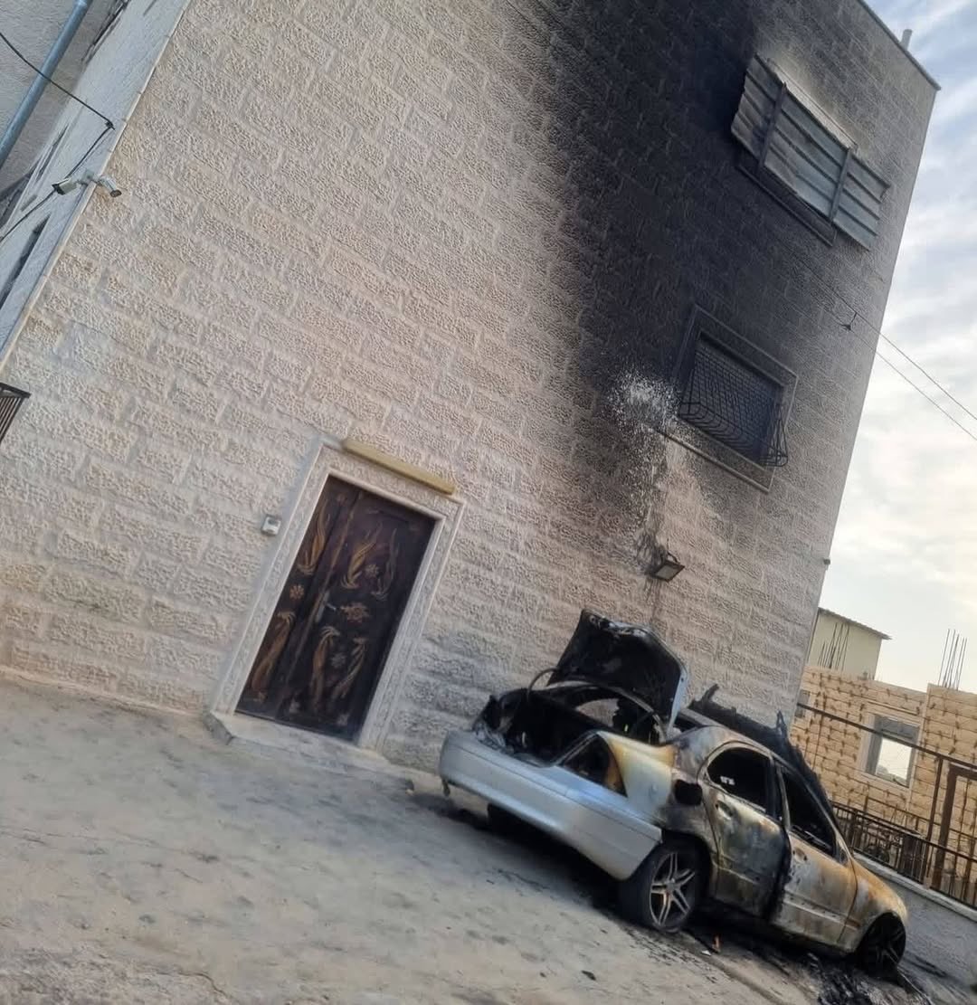Settlers burn Palestinian vehicles and spray racist graffiti in Halhul