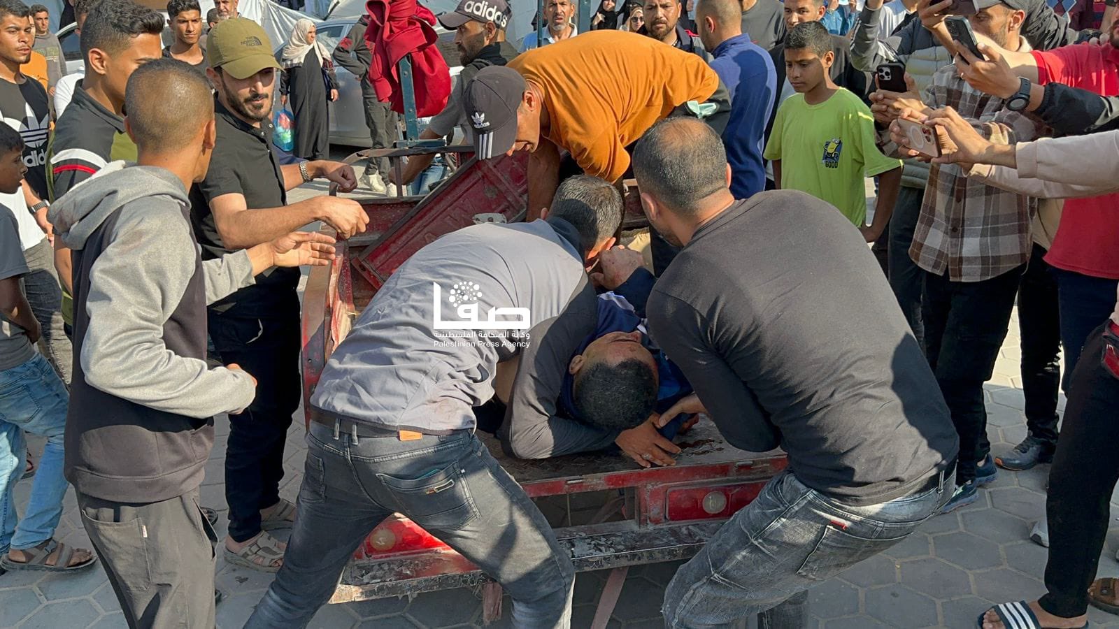 Israeli bombing kills 2, wounds 10 in Al Mawasi, Khan Younis