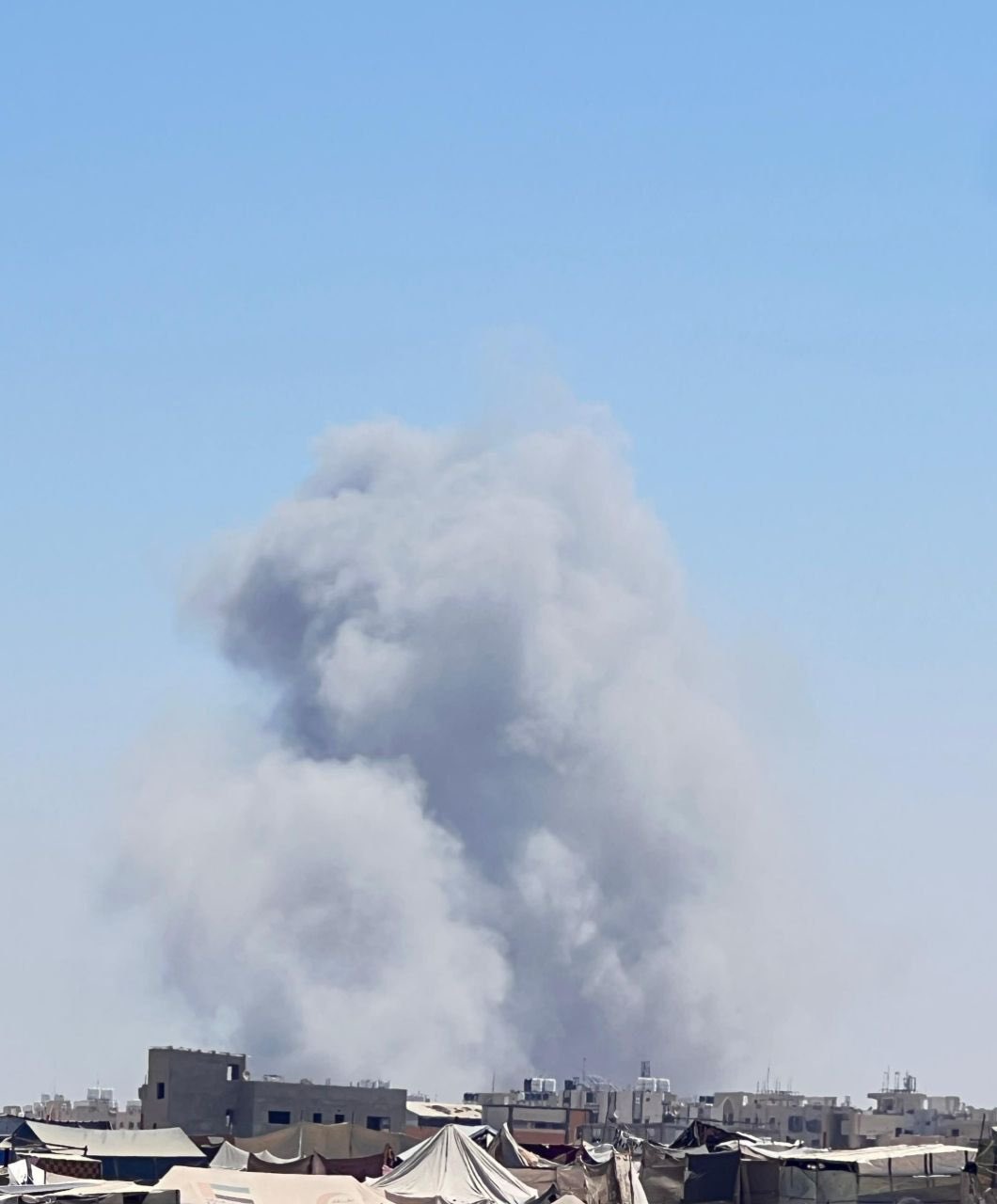 Israeli warplanes conduct airstrikes on Qararah town near Khan Younis