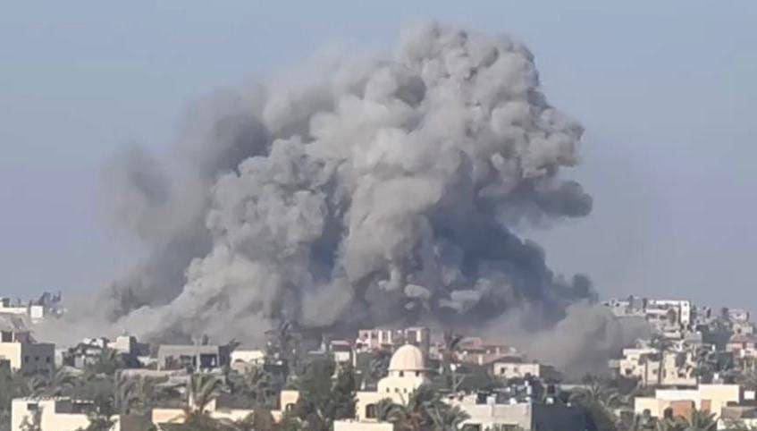 Israeli warplanes strike Khan Yunis neighborhood in Gaza