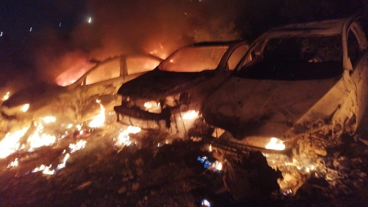 Israeli Settlers Burn Palestinian Vehicles in Yatma