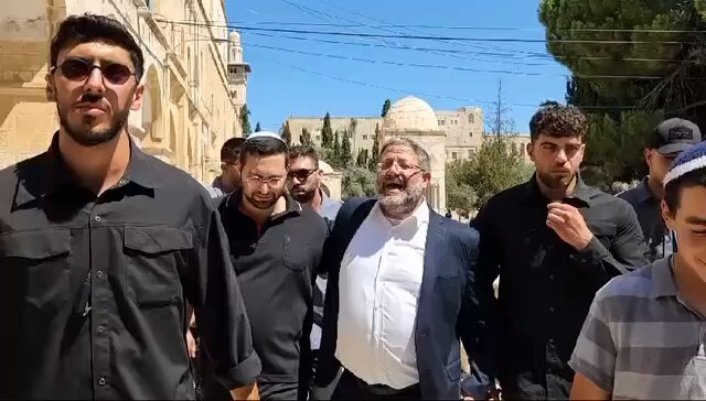 Israeli settlers enter al-Aqsa Mosque courtyard under occupation forces protection