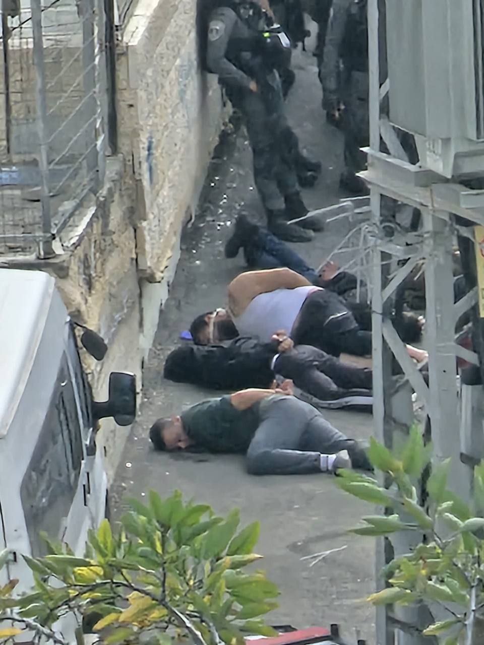 IOF Abuses Detainees During Raid in Occupied Jerusalem