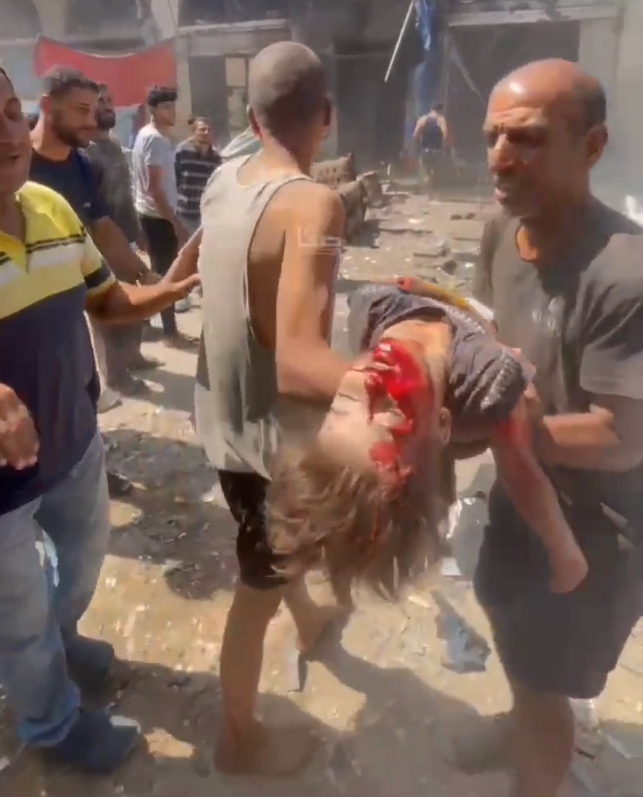 Israeli bombing in Al Zawaideh kills six, wounds 17