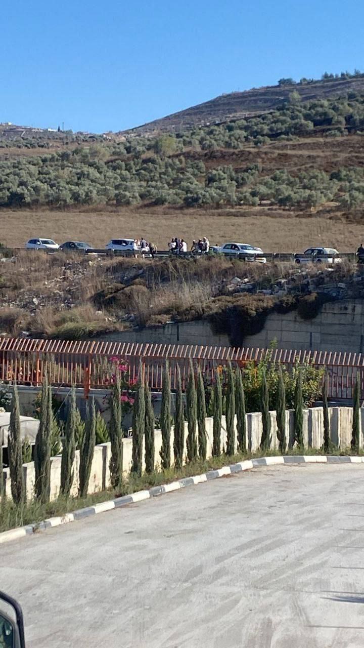 Israeli settlers attack Palestinian homes in Burin under occupation forces protection