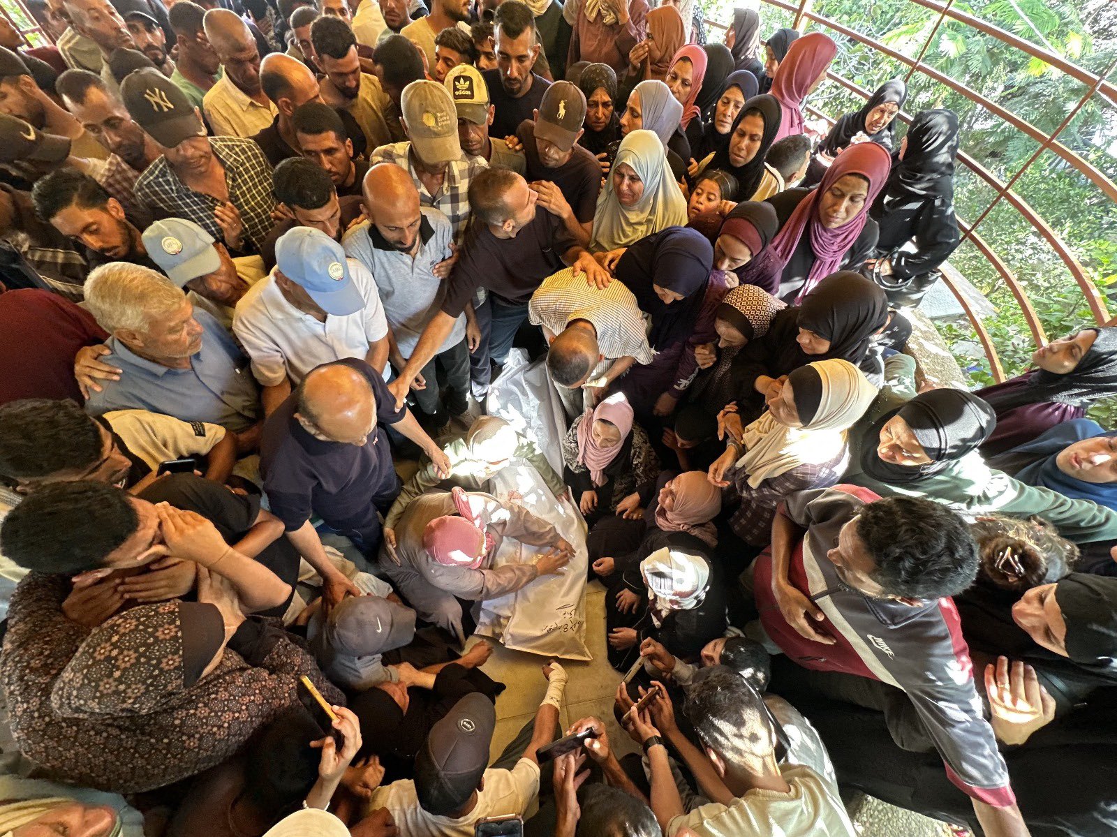 Israeli forces kill 119 people wound 866 in 24 hours