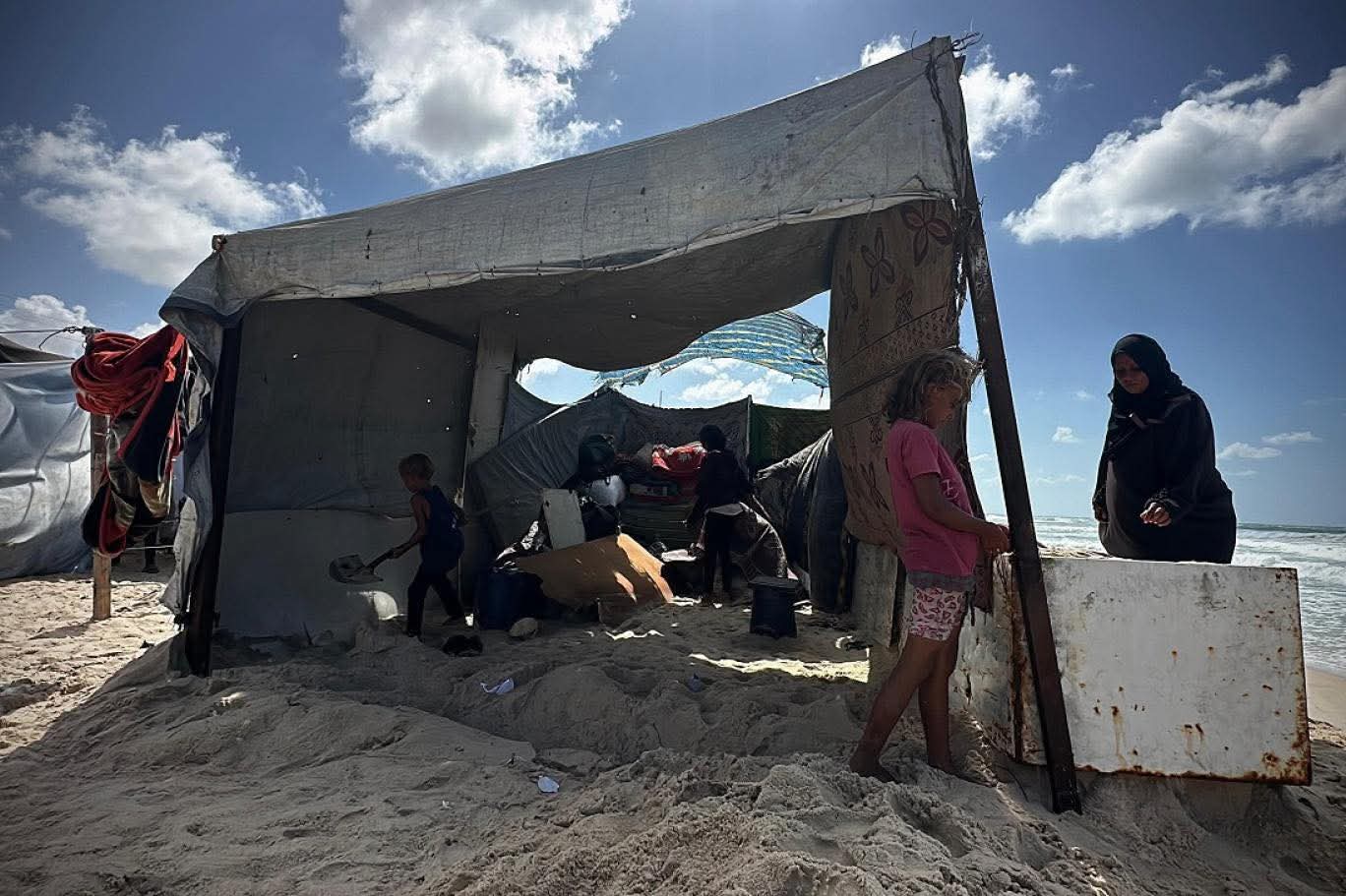 Gaza Heatwave Crisis: Displaced Population Faces Deadly Heat Conditions