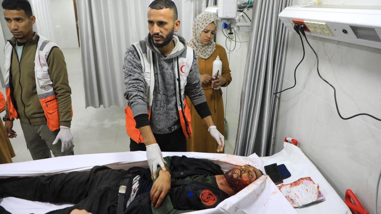 Palestinian Red Crescent evacuates injured from Al-Satar area