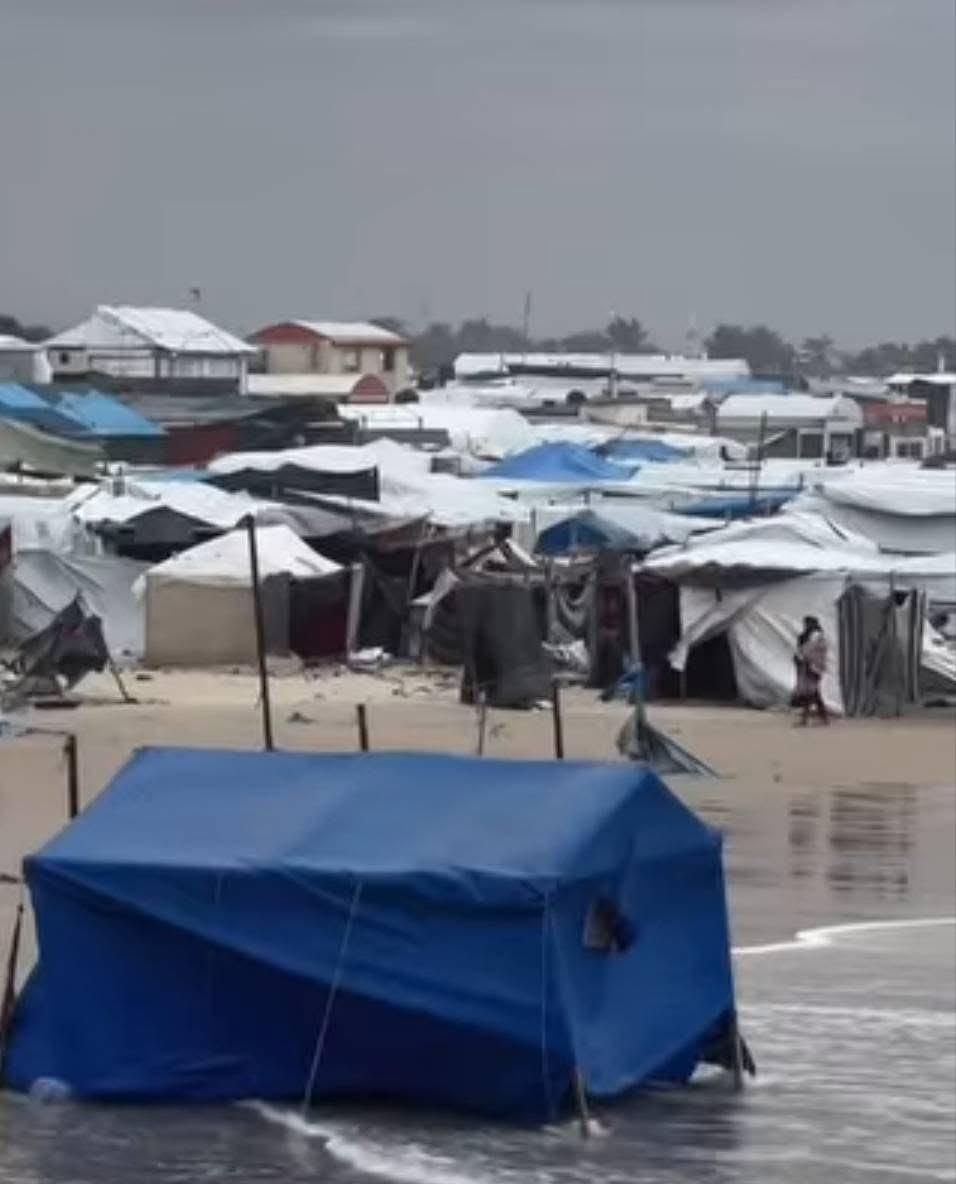 Sea flooding displaces persons in Deir al Balah