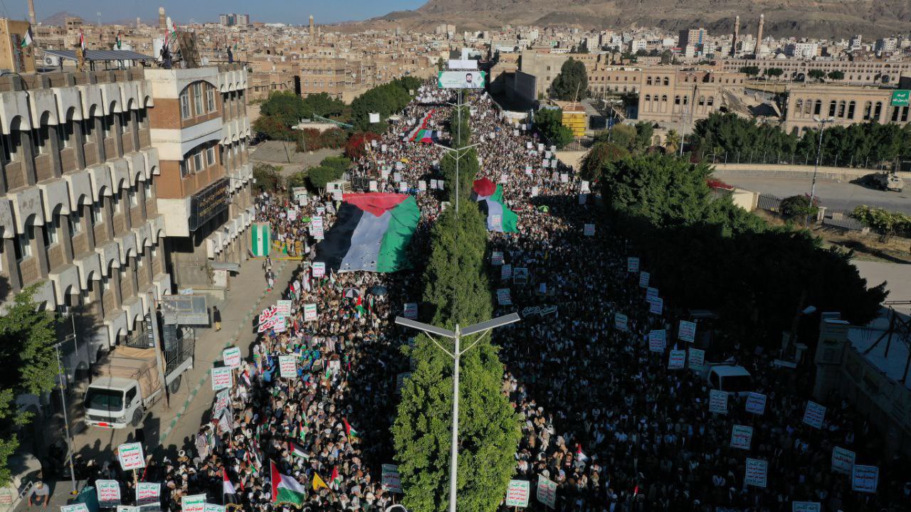 Massive Palestine Protest Erupts in Sanaa Streets