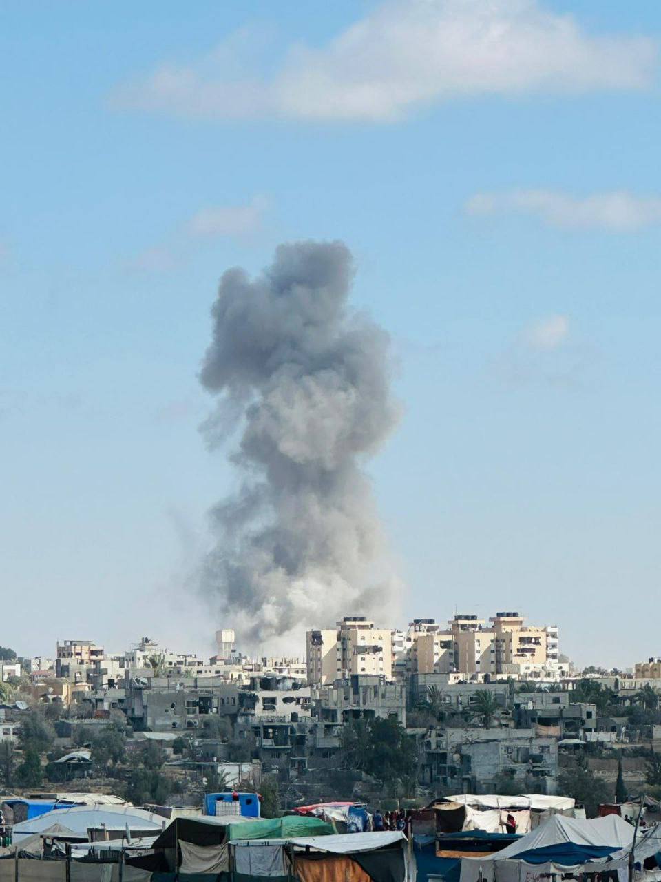 Israeli warplanes bomb residential area south of Khan Younis