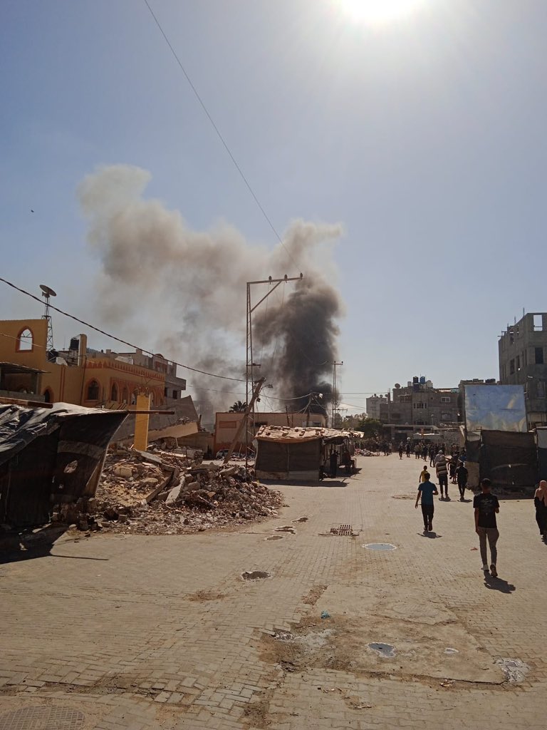 Israeli forces attack displaced Palestinians at Al Yemen Assaeed Hospital