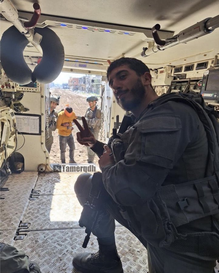 Israeli soldiers detain Palestinian civilian in Khan Younis