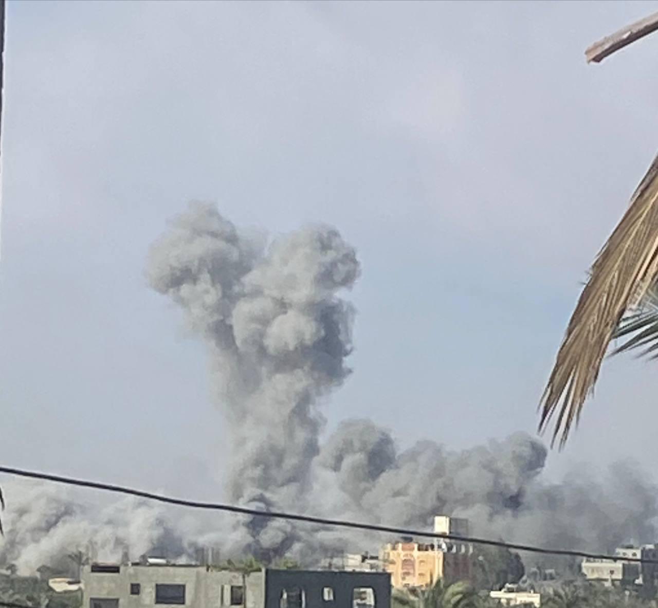 Israeli bombing in Khan Younis kills 2 and wounds 5 people