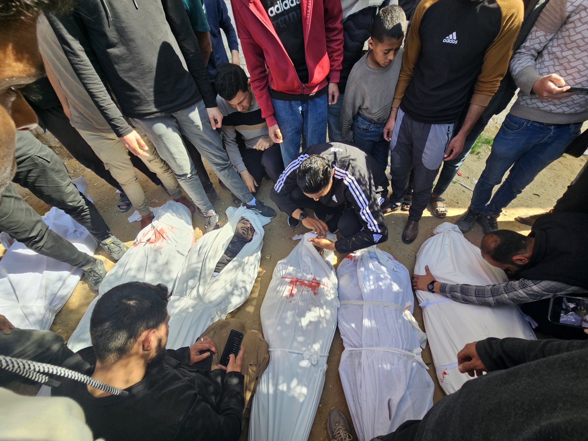 Nine martyrs and injured in attack on citizens in Beit Lahia