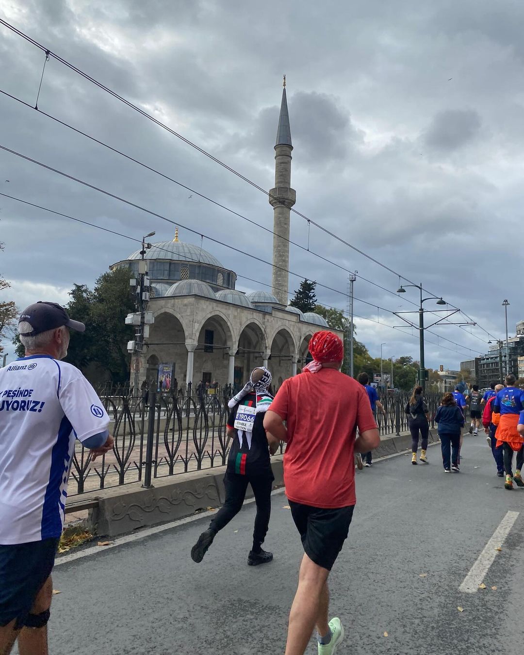 Istanbul Marathon Runners Show Solidarity with Palestinian People