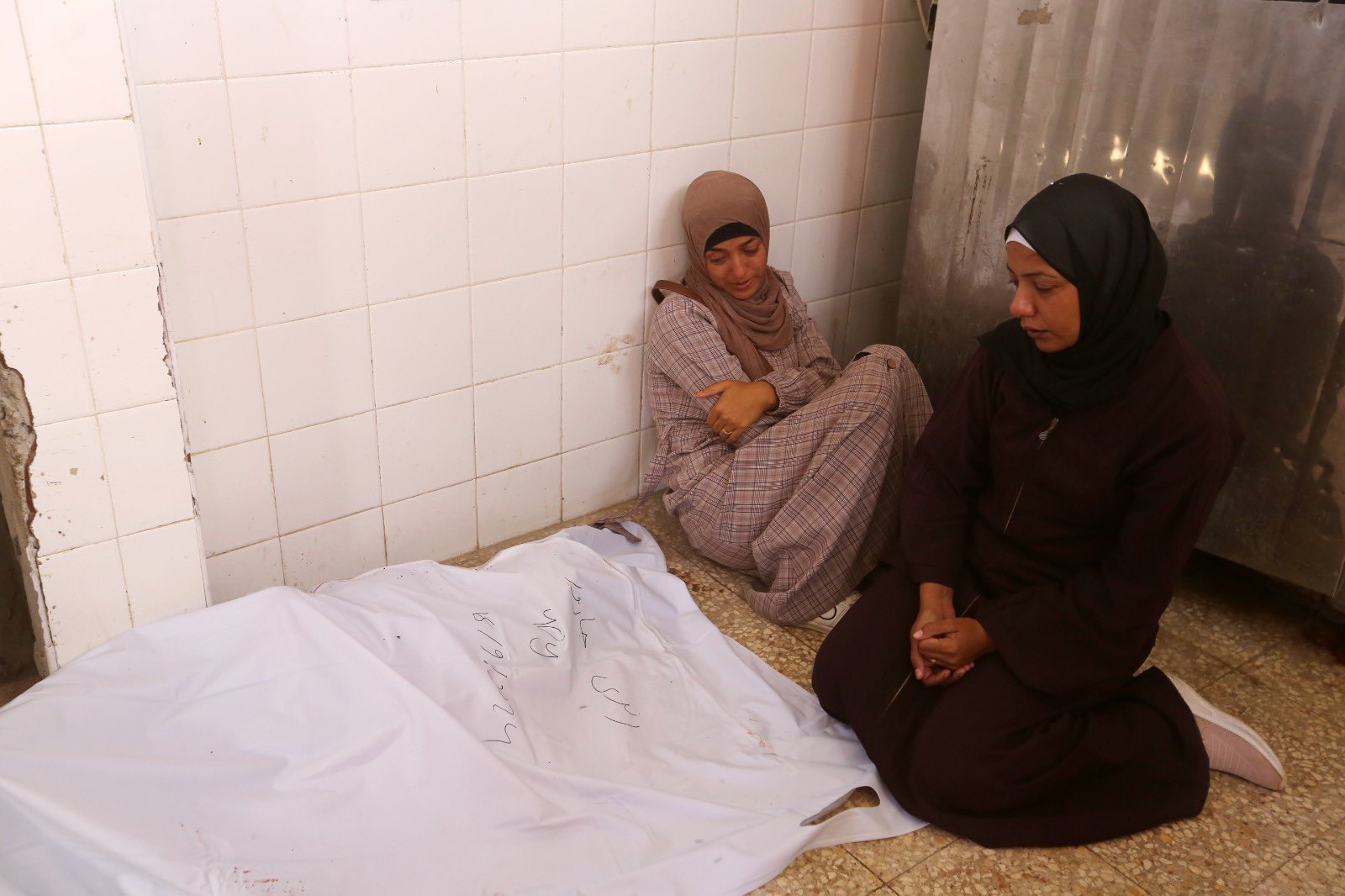 Israeli Airstrikes Kill Multiple Civilians in Khan Younis