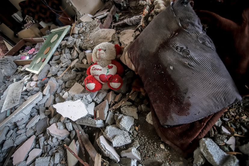 Palestinian Child Killed in Airstrike on Al-Nuseirat Home
