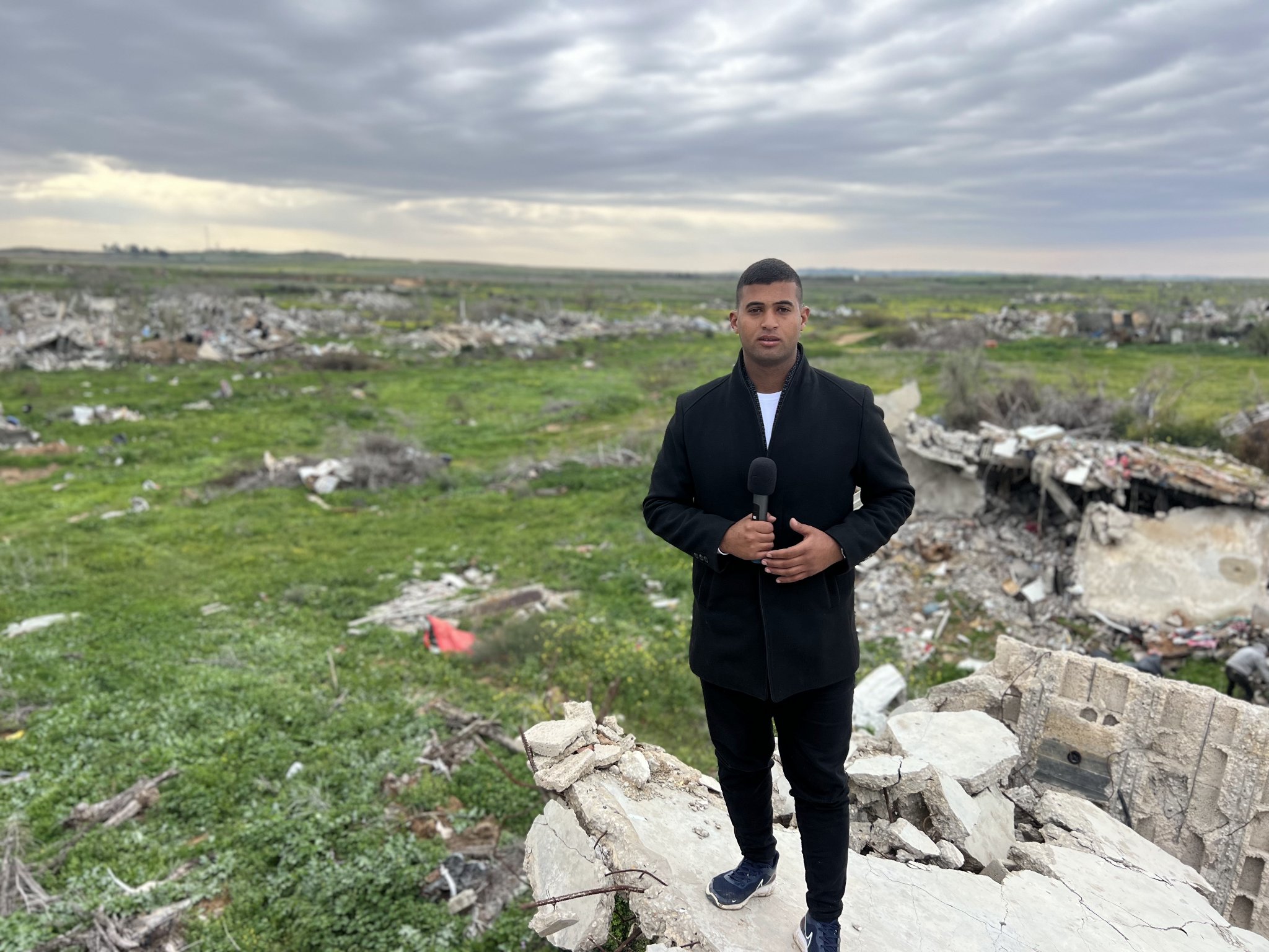 Families return to ruins after Israeli army withdrawal from Gaza