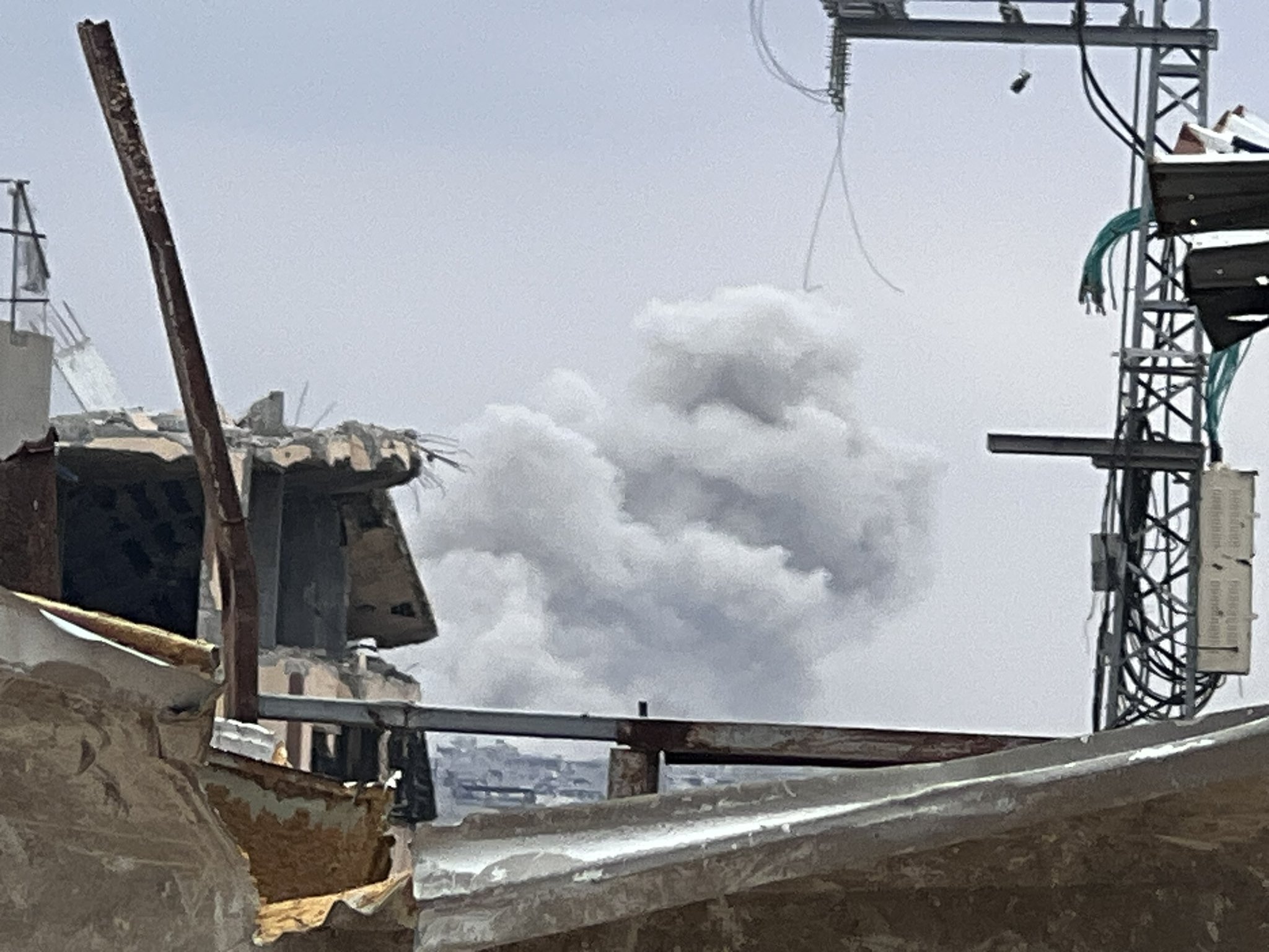 Massive Israeli bombing reported in Al Shuja’yia neighborhood Gaza City