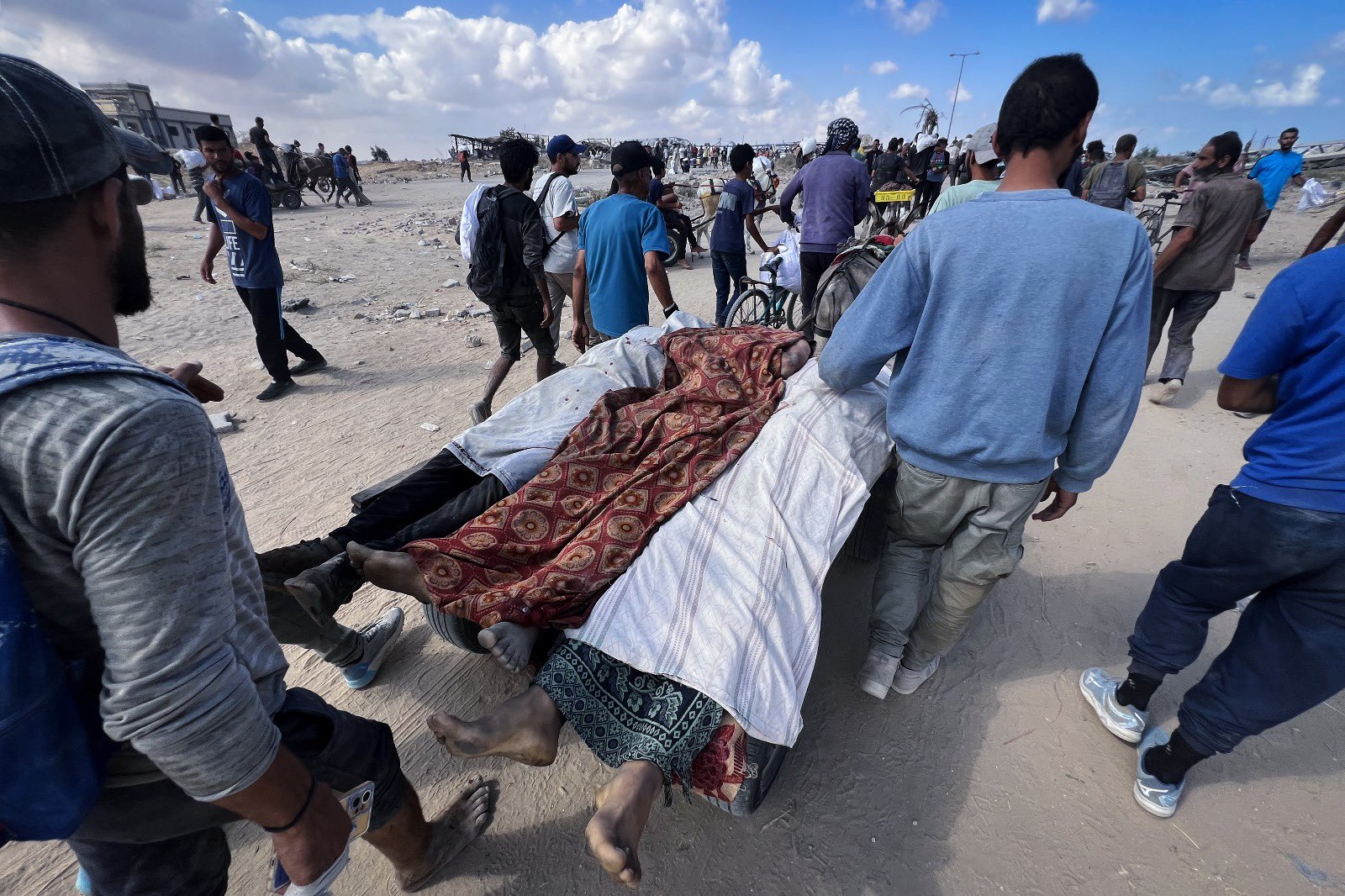 Israeli bombing kills seven west of Khan Younis