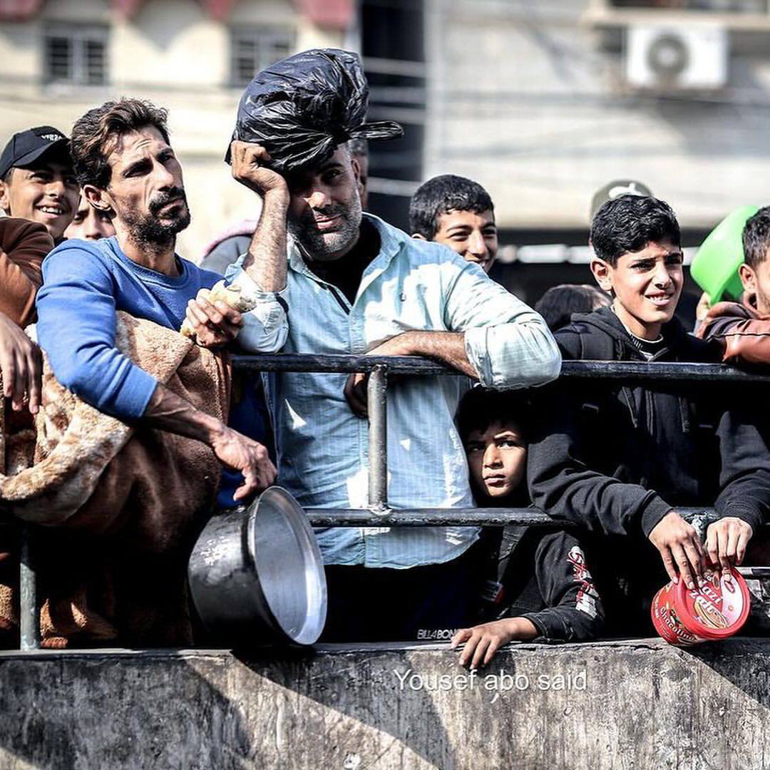 Palestinians Queue for Food Aid During Gaza Humanitarian Crisis