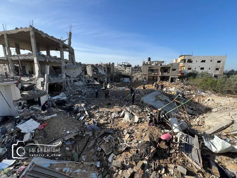 Palestinians inspect destroyed homes in Khan Younis after ceasefire