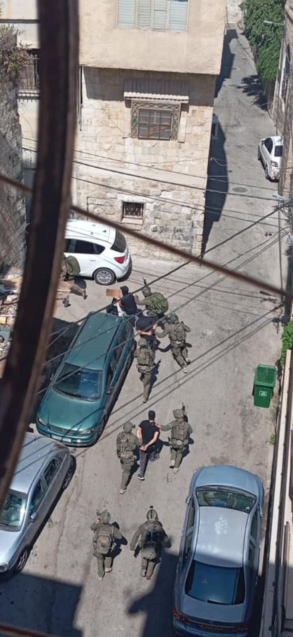 Israeli forces kidnap Palestinian youth in Nablus raid