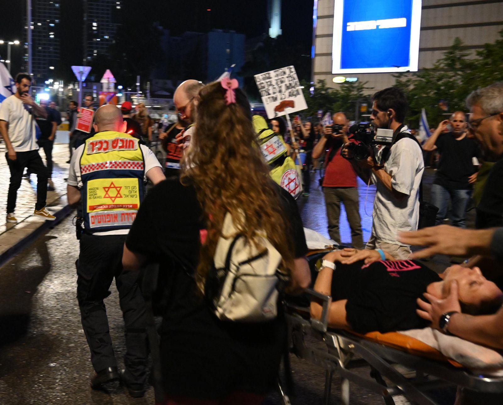 Israeli Forces Arrest Detainee’s Wife at Prisoner Swap Protest